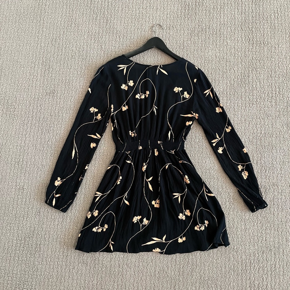 🩷 Billabong Medium Long Sleeve Floral Black Mini Dress Cute, Youthful, Preppy - Picture 3 of 10